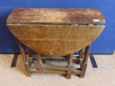 An antique small oval gate leg occasional table, approx. 74 x 69 x 66 cms.