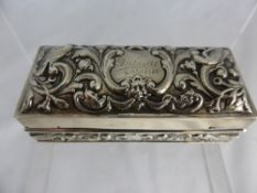 A solid silver trinket box decorated with doves, London hallmark, dated 1908, mm W C