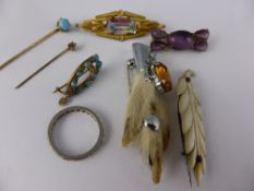 Collection of misc costume jewellery, including brooches, rabbit?s foot, Spinel eternity ring,