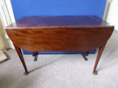 Edwardian Mahogany Drop Leaf Dining Table, on Cabriole Legs, approx 116 x 113 x 76 cms.