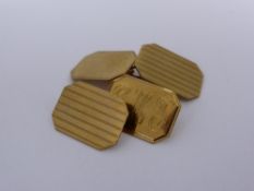 A pair of gent`s 9 ct gold hallmarked cufflinks Approx. 3.9 gms.