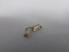 Two loose diamonds approx. 3.05 x 5.17 mm 10 - 12 pts.