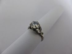 A lady`s 18 ct. white gold diamond ring, the central stone approx. 1.20 ct. flanked by four marquise