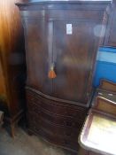 Reproduction Mahogany Veneer Serpentine Chest on Chest, four drawers, pull out brush slide, with