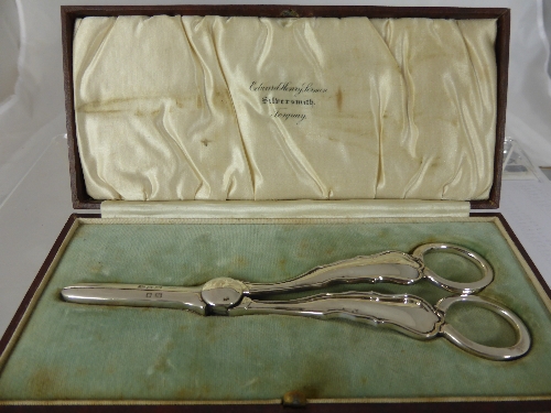 Solid Silver Presentation Grape Scissors London hallmark, 1927 / 28, mm Josiah Williams & Co.,