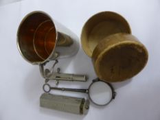 Gentleman`s Lot including a cigar piercer, Dunhill snuff scoop, magnifying glass, a collapsible