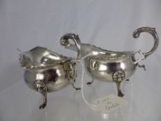 Pair of solid silver sauce boats, Birmingham hallmarked, dated 1911 / 12, mm David & Maurice Davies,