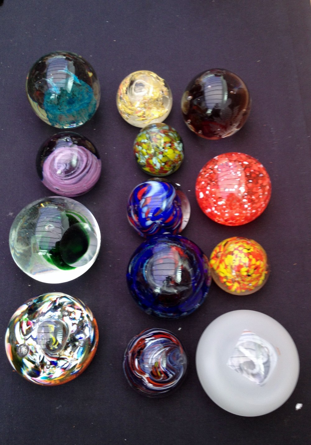 6 small paperweights no reserve