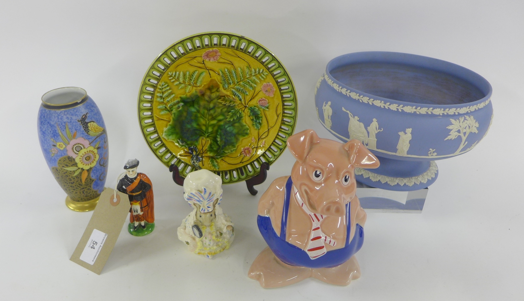 A mixed lot to include a Wade pig money bank, Beswick Lady Mouse figure, Wedgwood Jasper Ware bowl,