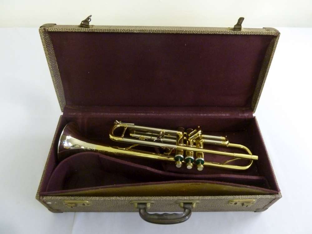 Selmer trumpet fitted case