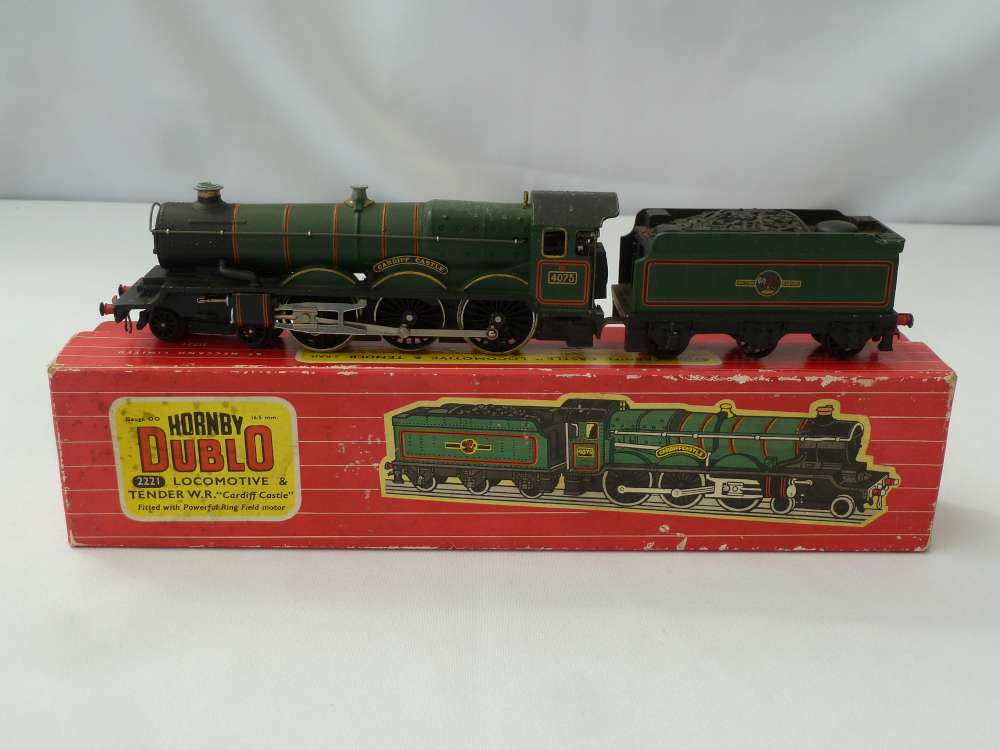Hornby Dublo 2221 Cardiff Castle locomotive and tender, in original fitted box