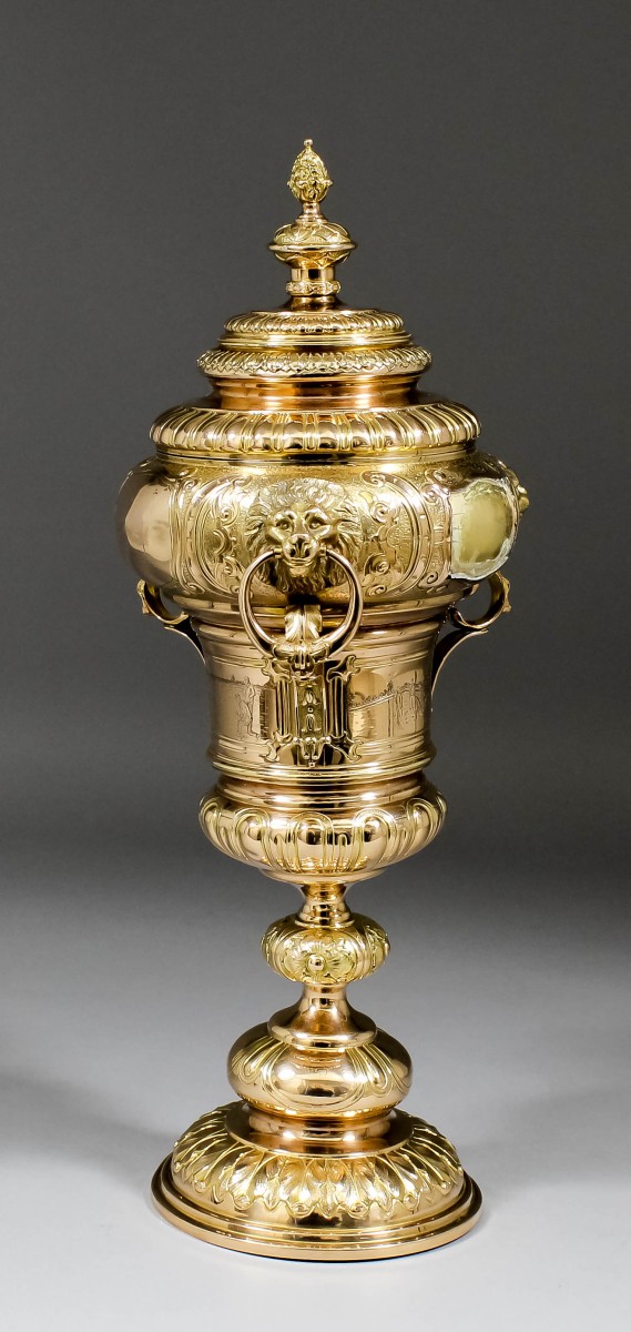 A George VI 9ct gold cup and cover pattern bowling trophy, the lid with artichoke finial and reeded