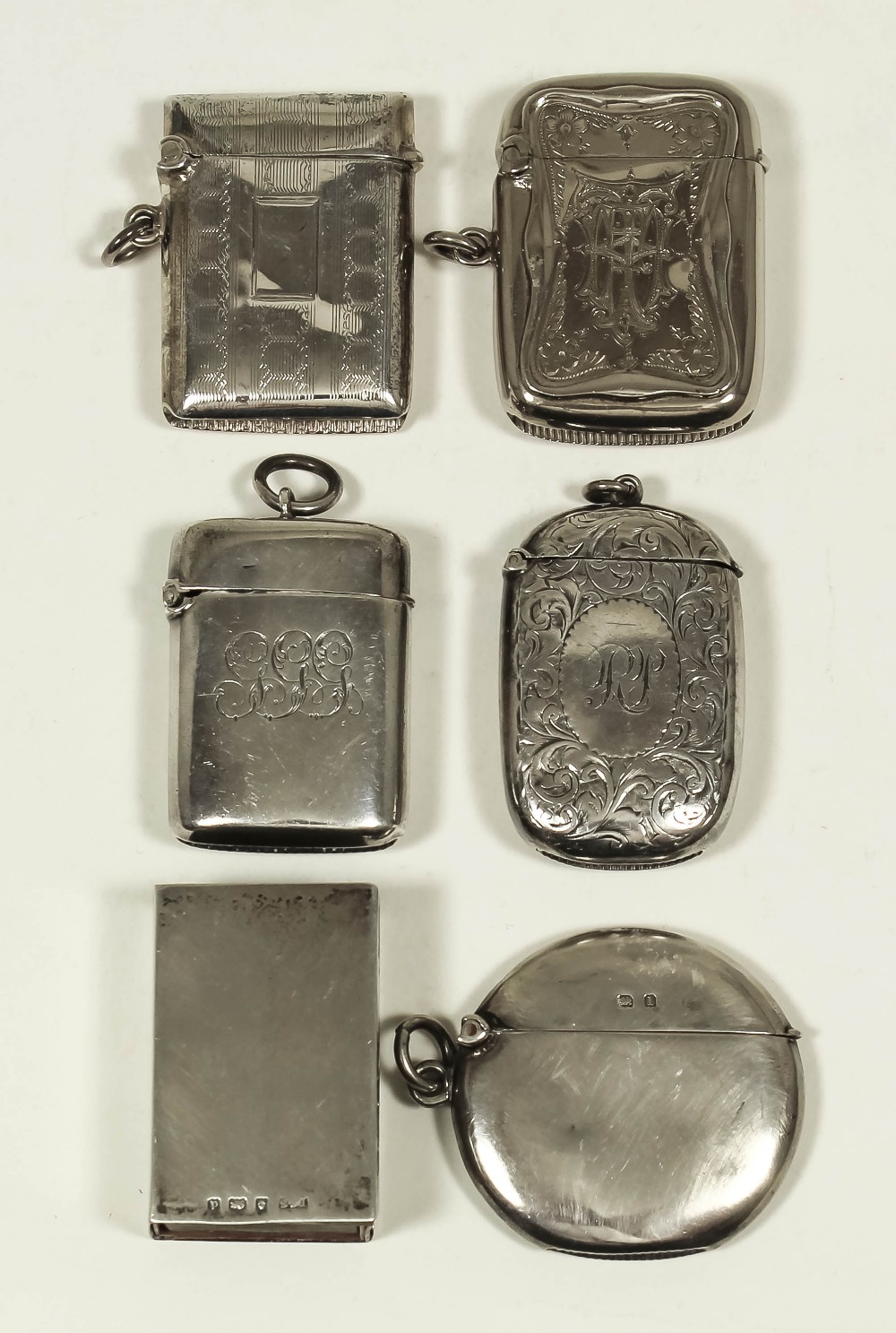 A George V silver vesta case with bands of engraved ornament, 1.75ins x 1.25ins, Birmingham 1925,