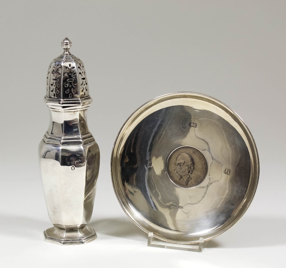 A George V silver octagonal sugar castor of slender baluster shape, 7.25ins high, by Elkington & Co,