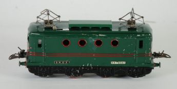 HORNBY `O` GAUGE, FRANCE 20 VOLT BO-BO PANTOGRAPH ELECTRIC LOCO - SNCF green No. BB-8051 - loco VG