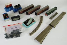 HORNBY DUBLO 2 RAIL BR DIESEL LOCO - CLASS 20 BO-BO D8000 (green), 3 x LMS tinplate corridor