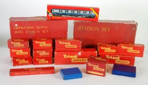 SUNDRY PIECES OF BOXED TRIANG - ROVEX OO MODEL RAIL AND ACCESSORIES  to include; R81 Station set,