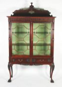 TURNER, WOODWARD AND CO., LTD. MANCHESTER, EARLY TWENTIETH CENTURY CHIPPENDALE STYLE CARVED