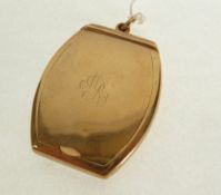 LADY`S 9CT GOLD SMALL ROUNDED OBLONG COMPACT, monogrammed, with hanger, Birmingham 1923, 23.3g