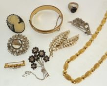 A SILVER GILT HINGE OPENING BANGLE AND A ROLLED GOLD EXAMPLE, AND A SMALL QUANTITY OF COSTUME