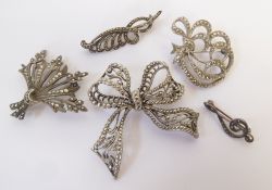 A SELECTION OF FIVE SILVER METAL AND MARCASITE BROOCHES, bows, sprays, treble clef
