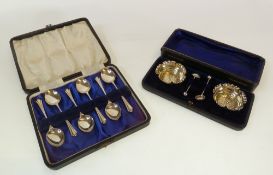 A CASED SET OF SIX COFFEE SPOONS, WITH FAN-LIKE TOPS, Birmingham 1921, 1.5oz AND A CASED PAIR OF