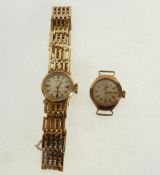 A LADY`S 9CT GOLD CASED ROTARY WRIST WATCH, mechanical movement, silvered circular dial with batons,