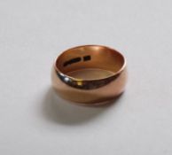 *A STAMPED 9ct GOLD WEDDING RING, 4.8gm