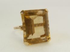 A GOLD RING SET WITH A LARGE CUSHION CUT CIRTINE RING, 9.3g gross