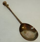 SEVENTEENTH CENTURY UNMARKED SILVER APOSTLE SPOON, the gilded terminal of St. John beneath a flat