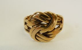 AN 18CT GOLD KNOT PATTERN RING, London 1899, 9.7g