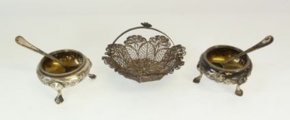 FILIGREE SILVER COLOURED METAL SMALL BON BON BASKET with petal shaped border, 3 1/4" (8.3cm)