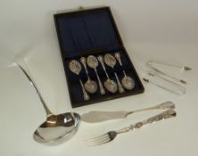 A CASED SET OF SIX CHINESE SILVER SCALLOP BOWL TEASPOONS, an odd silver FISH KNIFE, Sheffield