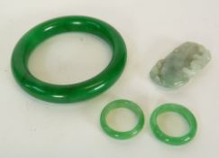 A GREEN HARD STONE BANGLE, A CHINESE CARVED AND PIERCED GREEN HARD STONE PENDANT, 1 ¾" (4.5cm) long,