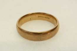 A GENT`S 9CT GOLD WEDDING RING, London 1988, 6.6g