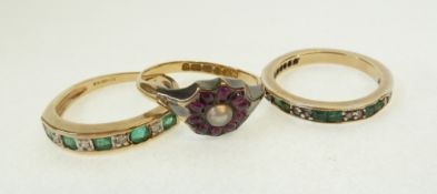 AN 18CT GOLD RUBY AND PEARL CLUSTER RING, A 9CT GOLD EMERALD AND DIAMOND HALF ETERNITY RING AND