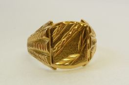 A 22CT GOLD GENT`S SIGNET RING, with chevron pattern broad shoulders and engraved top, Birmingham