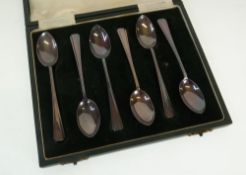 A CASED SET OF SIX SILVER TEASPOONS WITH ART DECO FAN SHAPED HANDLES, BY ROBERTS & BELK,