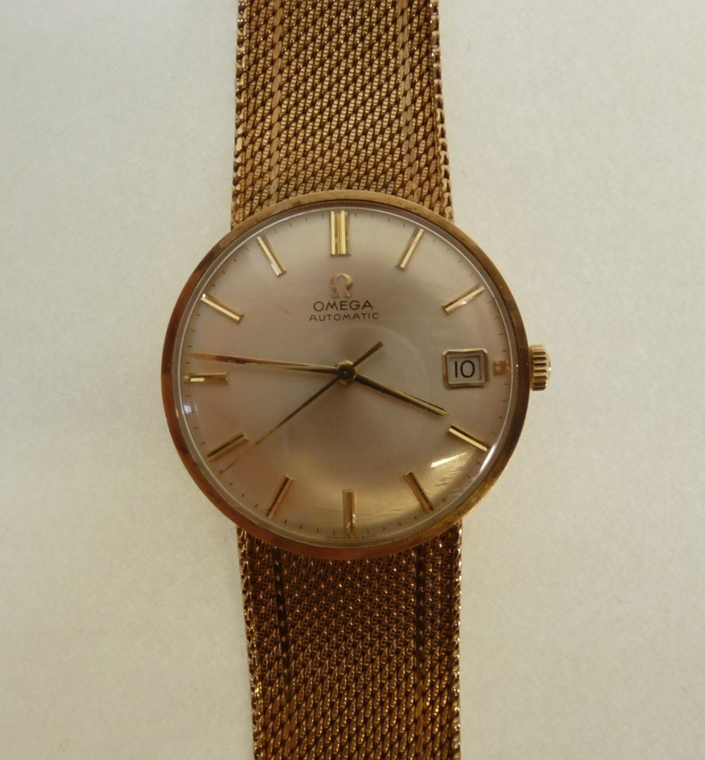 A GENT`S OMEGA 9CT GOLD CASED WRIST CALENDAR WATCH, automatic movement, silvered circular dial