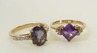 A 9CT GOLD, AMETHYSY AND DIAMOND RING, the square cut claw set amethyst flanked on each side by