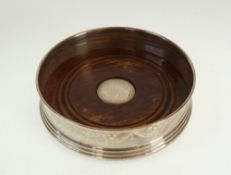 SILVER CIRCULAR WINE COASTER scroll engraved and with turned wood base, Birmingham 1991