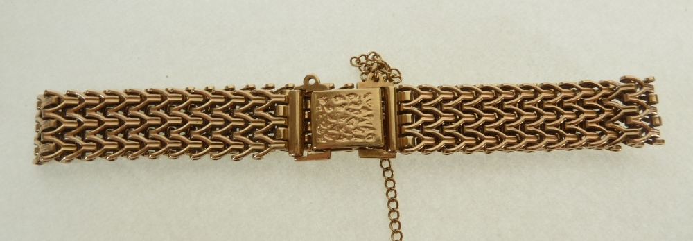 A 9CT GOLD THREE ROW WISHBONE LINK BRACELET, with foliate engraved rectangular clasp, Birmingham