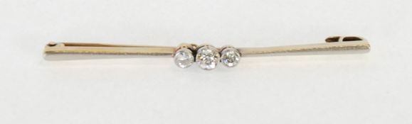 GOLD AND PLATINUM BAR BROOCH, collet set with three centre diamonds, 3.9 grams