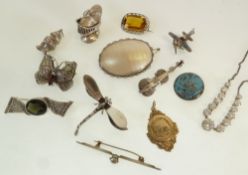 A SMALL QUANTITY OF SILVER AND OTHER JEWELLERY, including, A STAMPED 925, SMOKEY QUARTZ AND