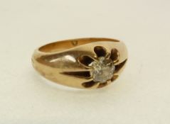 A GENT`S GOLD SOLITAIRE DIAMOND RING, 0.40ct approx. 6g