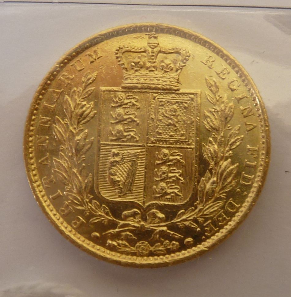 A QUEEN VICTORIA (1852) GOLD SOVEREIGN (extra fine)