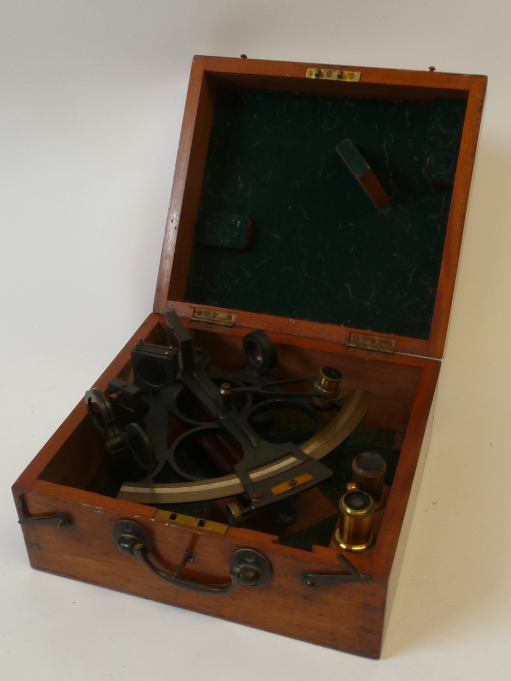 A WORLD WAR II MAHOGANY CASED BLACK JAPANNED LACQUERED BRASS SEXTANT