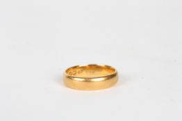 A 22ct gold wedding band  Good condition.