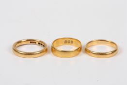 Three 22ct gold wedding bands, 12g