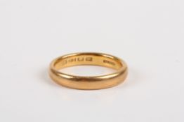 A 22ct gold wedding band, 6.6g